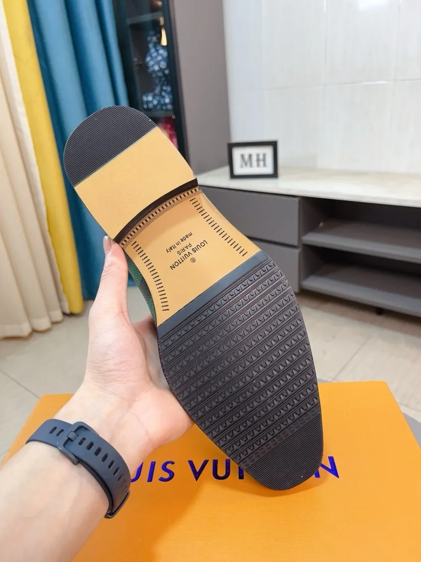 Ex-factory price 720🌹🌹High version [LV] Louis Vuitton's popular casual leather shoes🎖Fashionable and elegant🎖🎖Material: Original imported open-edge beaded cowhide, washed cowhide leather lining, original open-molded rubber outsole, high-end and classy, ​​elegant quality, instantly transforming into a handsome man ❤❤Standard\nNumber: 38-44